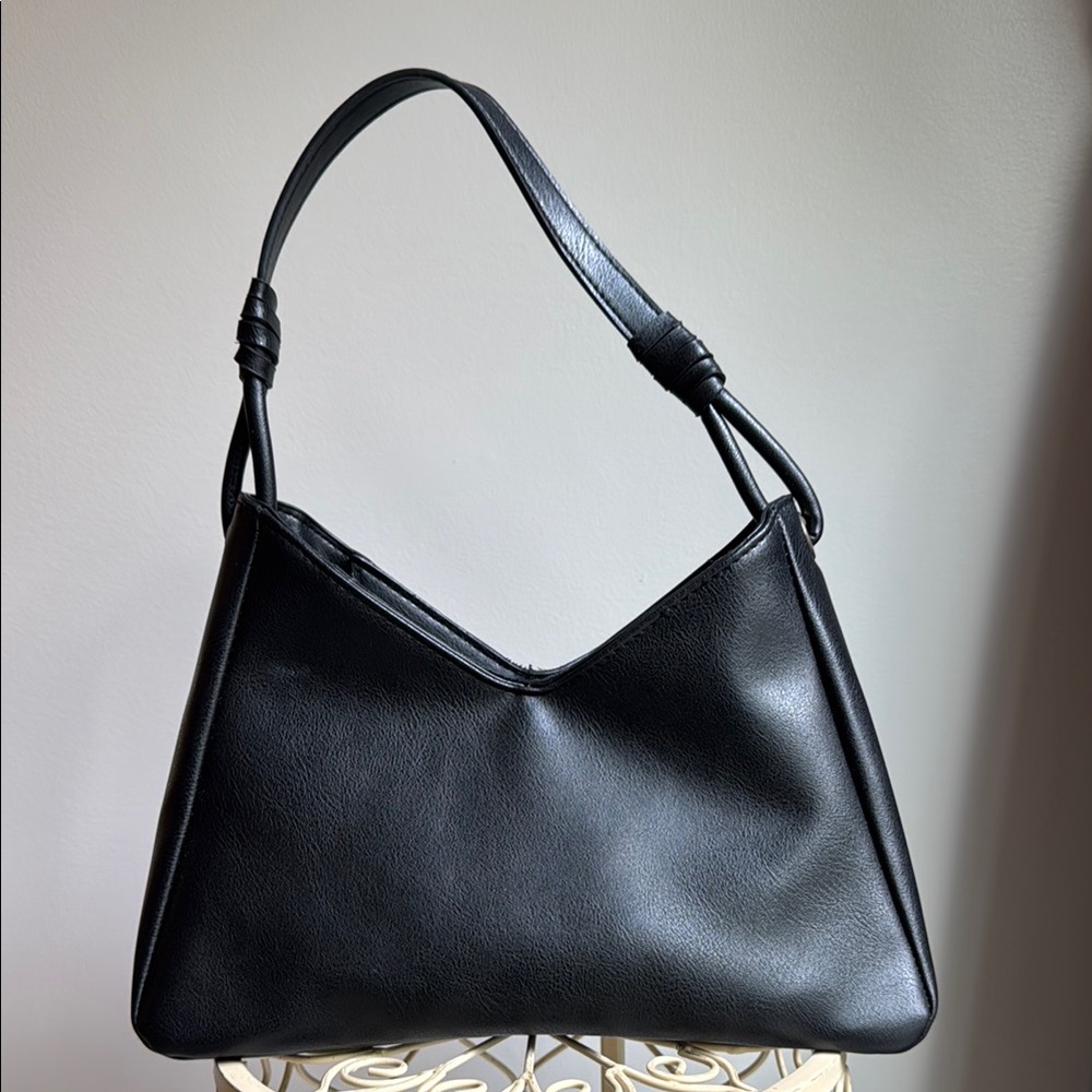 Elegant Black Shoulder Bag